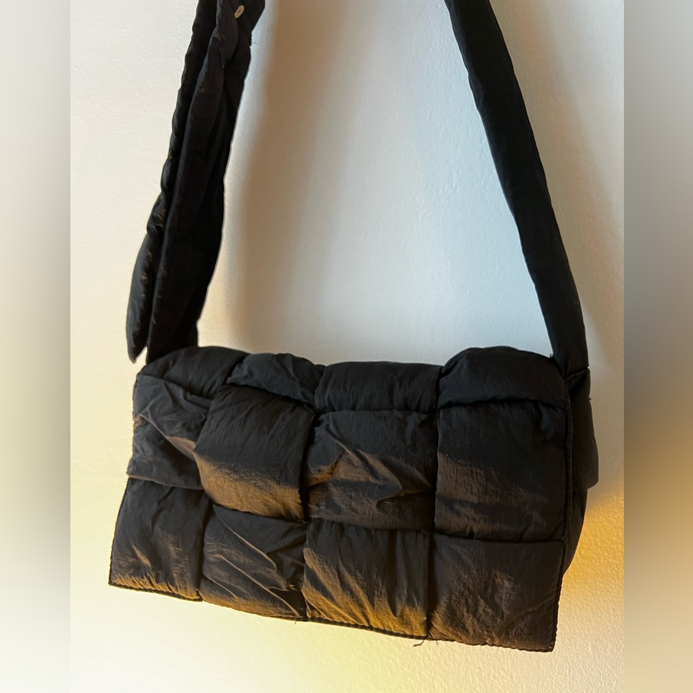 Woven nylon bag. No brand black crossbody